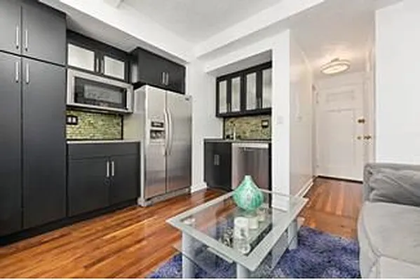 Rented by Green Line Realty | media 2