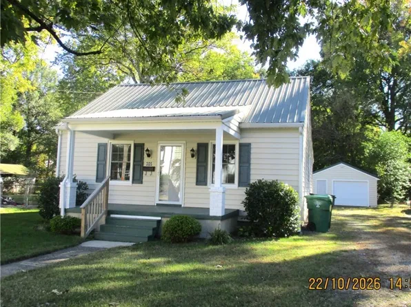 305 Myrtle St, Ashland, VA 23005