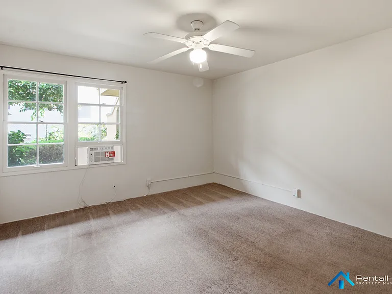 449 N Euclid Ave #C — Photo 7