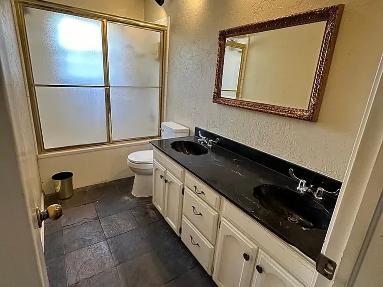 421 S Meadow Ln — Photo 8