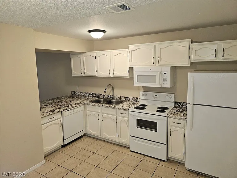 5136 Golden Ln #D — Photo 5