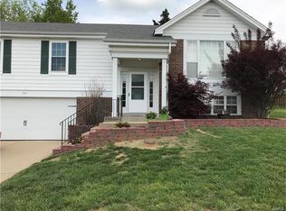 1811 Fox Pointe Dr, Arnold, MO 63010