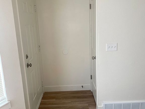 4th image of 4522 W Barrington Dr