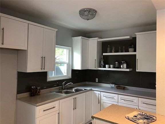 5th image of 312 Stewart Dr