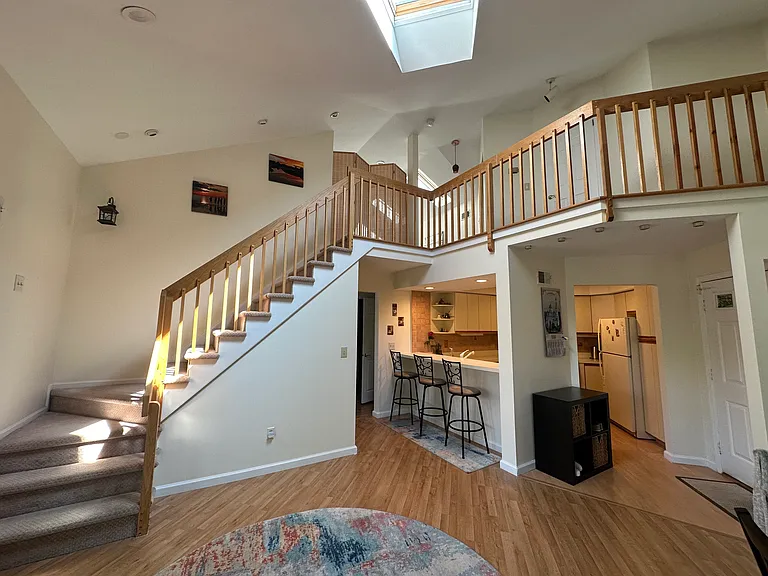 1488 Westgate Dr — Photo 2