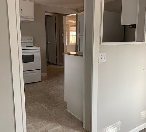 From Brkfast nook to kitchen