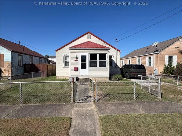 407 20th St, Dunbar, WV 25064