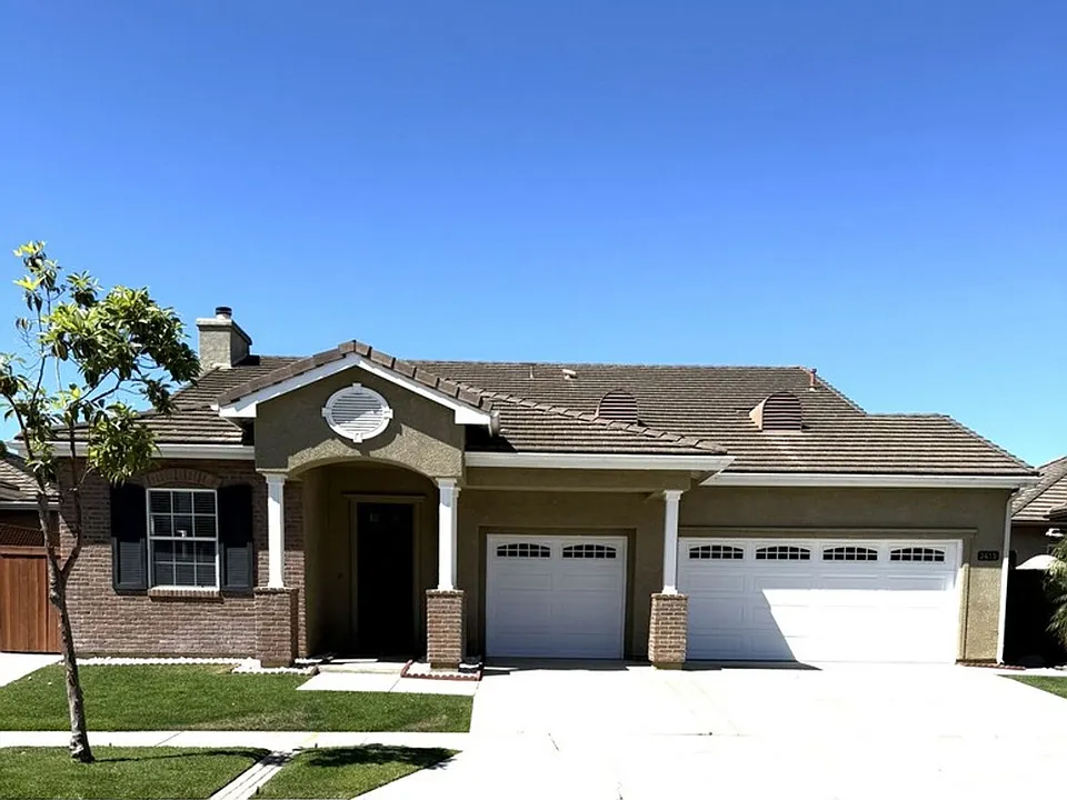 2415 Bowles Ln