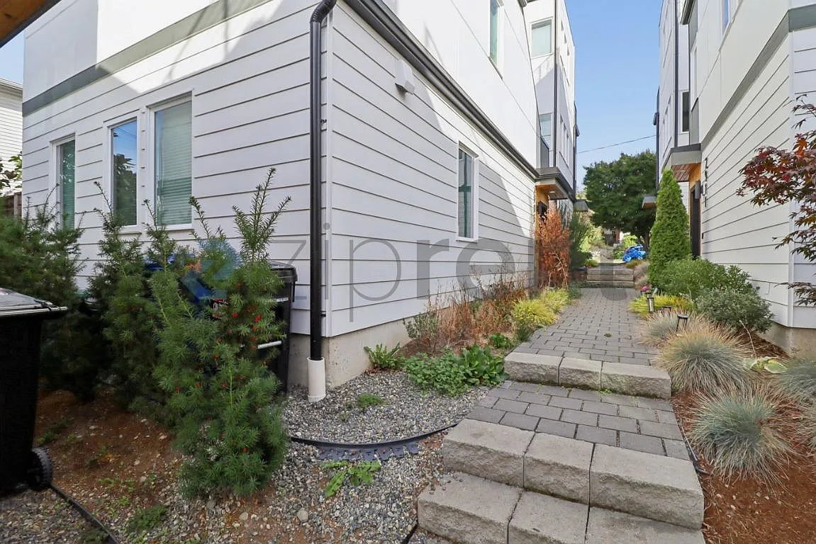 2 bed, 2.5 bath, 874 sqft, $3,375 — Photo 4