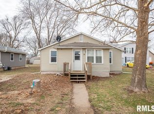 307 5th St, Pekin, IL 61564