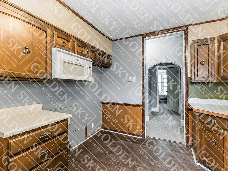 412 W Howard St — Photo 5