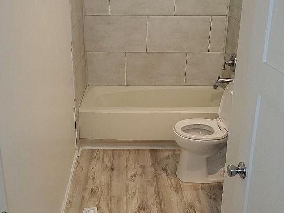4th image of 6518 Birchview Dr N