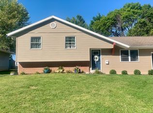 17 Greenbriar Dr, Jacksonville, IL 62650