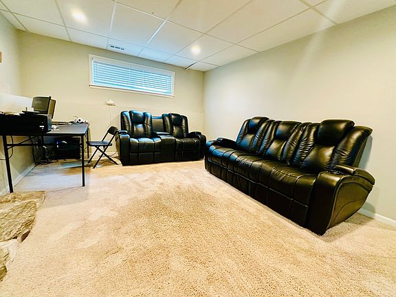 2nd image of 124 Oriole Rd