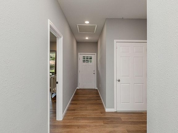 4th image of 2620 W Calhoun Street