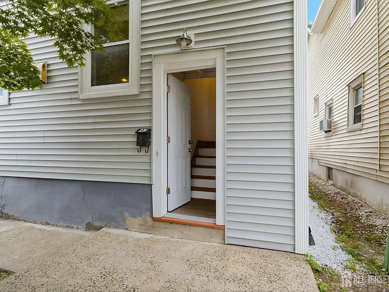 30 W Somerset St #2B — Photo 19
