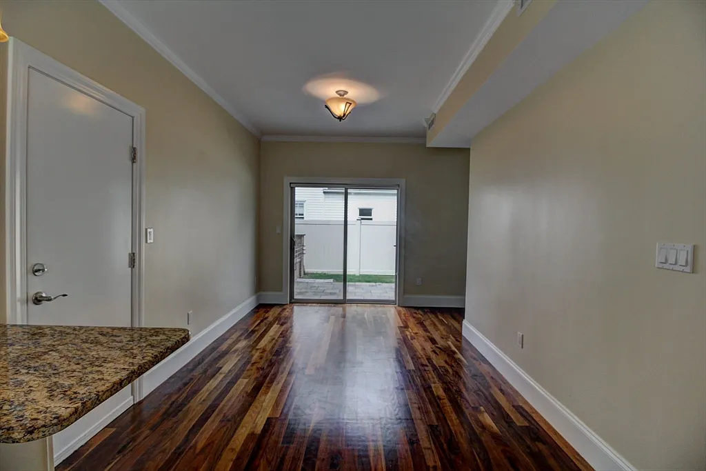 4 bed, 3.5 bath, 2489 sqft, $5,400 — Photo 3
