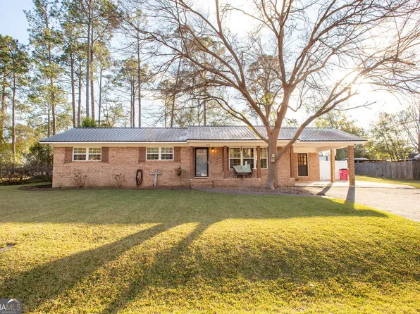 222 Edgewood Dr, Blackshear, GA 31516