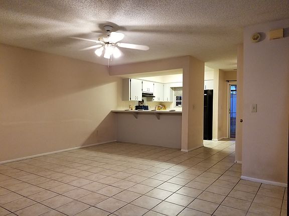 3rd image of 7619 Tamarind Ave