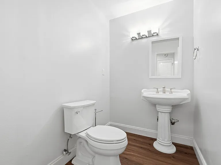 114 Gleneagles Dr — Photo 9