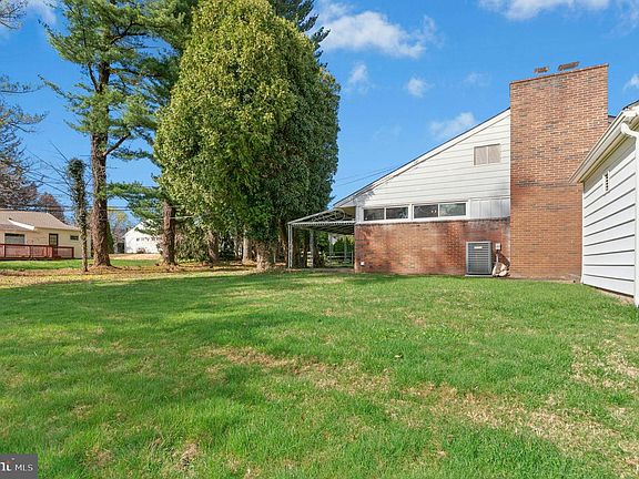 2nd image of 1317 Michael Rd