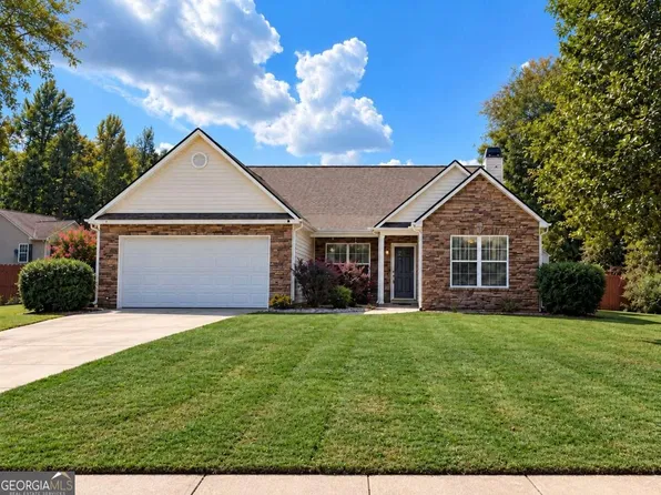 10 Lake Valley Dr, Loganville, GA 30052