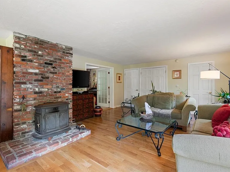 368 Main St — Photo 7
