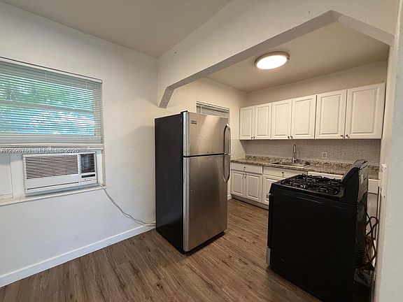 5th image of 541 SW 7th St APT 3