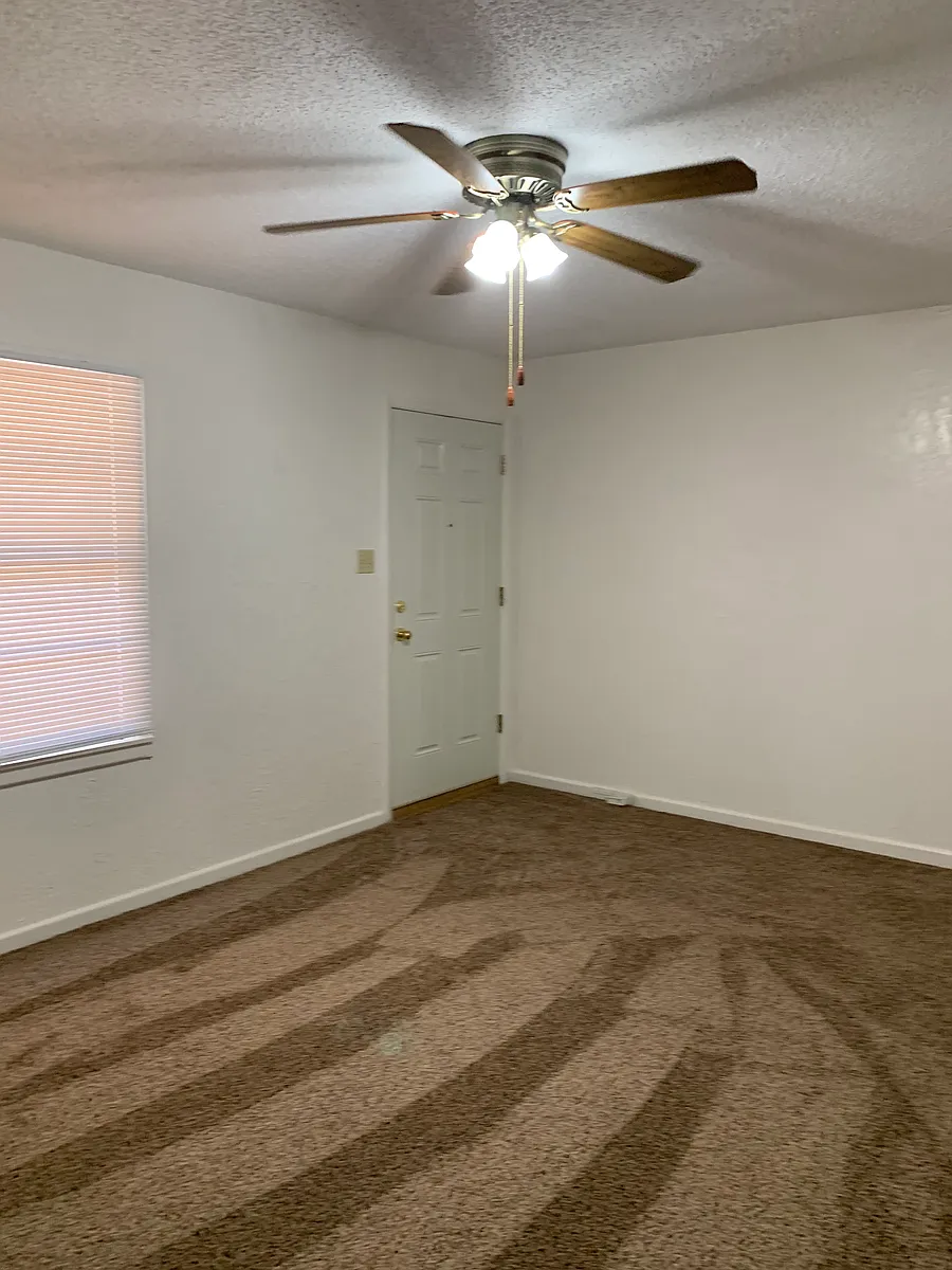 Building Photo - 1058 S Bowie Dr
