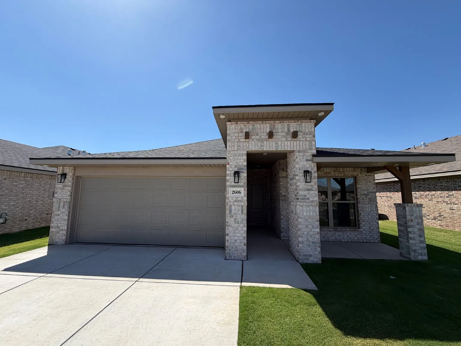 3 bed, 2.0 bath, 1600 sqft, $1,950 — Photo 2