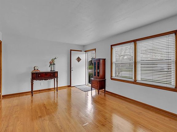5th image of 723 Wesleyan Park Dr