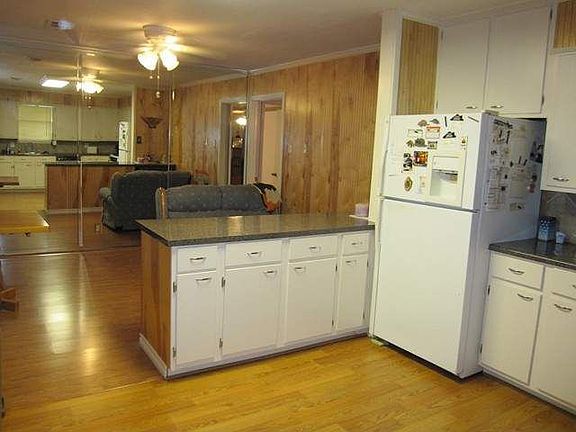 4th image of 608 S 1st 1/2 St