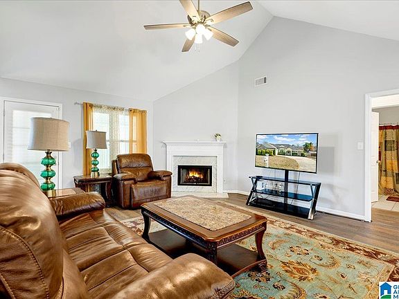 4th image of 1705 Bradford Ln