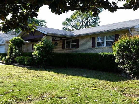 2nd image of 2907 Driftwood Ln