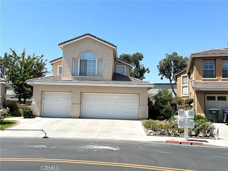 15201 Riviera Ln — Photo 1