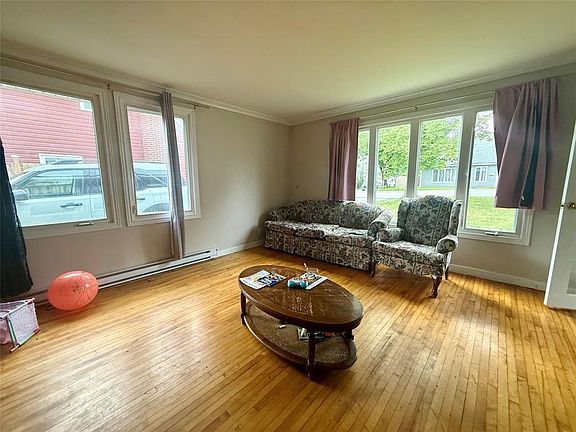 5th image of 120 East Valley Road