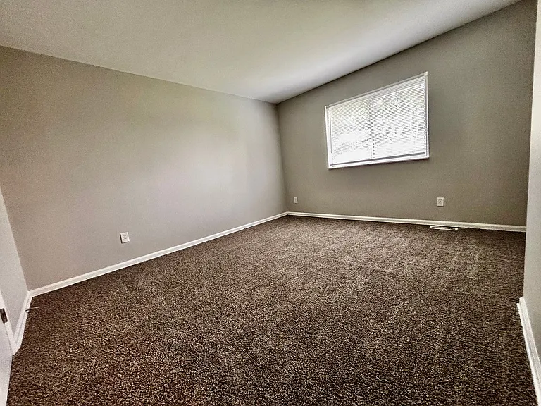 Silver Rock Avenue Apartments — Photo 13