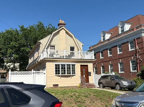 4518 245th St, Little Neck, NY 11362