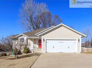 326 Sumpter Dr, Raymore, MO 64083