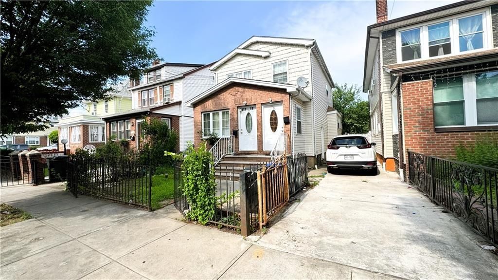 11109 205th St, Jamaica, NY 11412