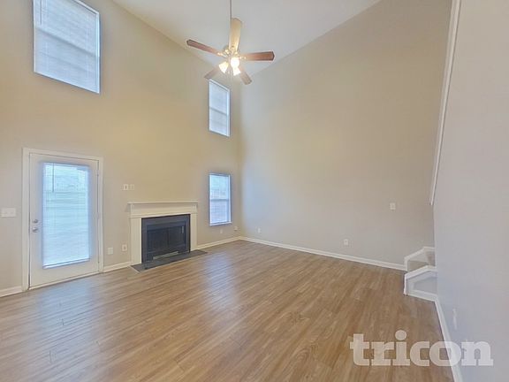 3rd image of 920 Grass Hollow Ct