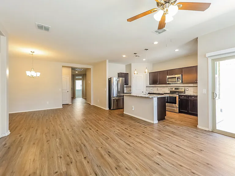 2444 W Tamarisk Ave — Photo 6