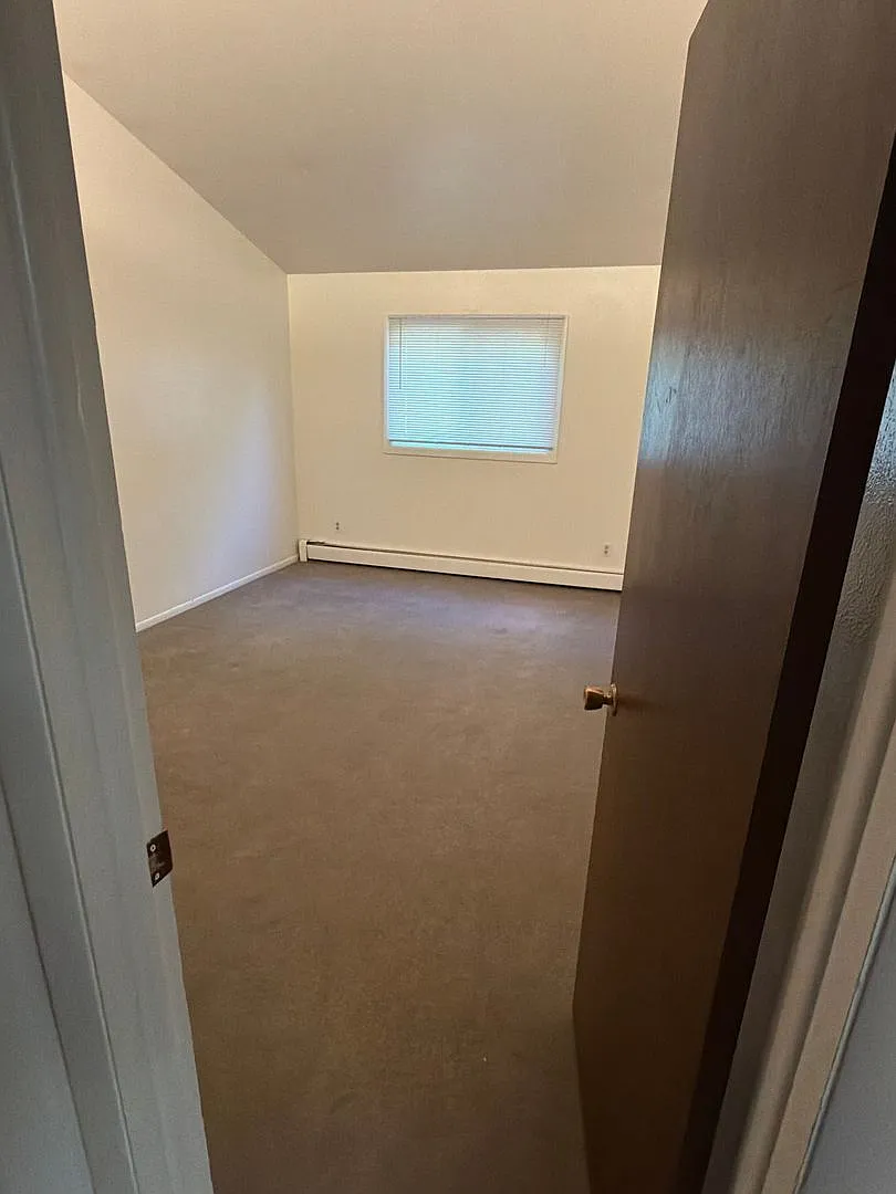 1260 Kalmia — Photo 3