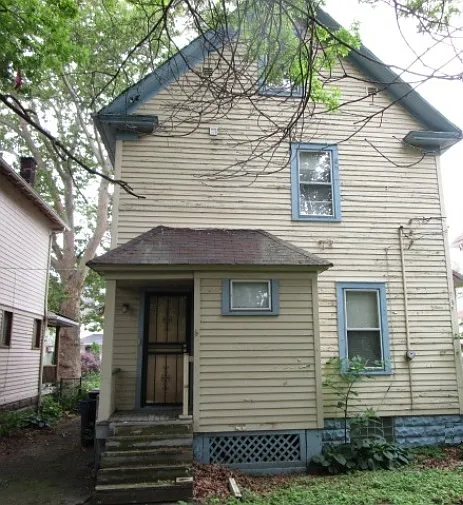 541 E 108th St photo 1