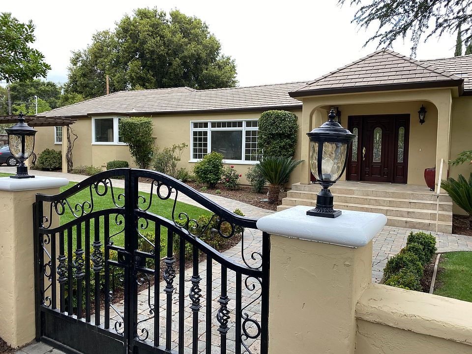 2nd image of 1075 Rosemont Ave