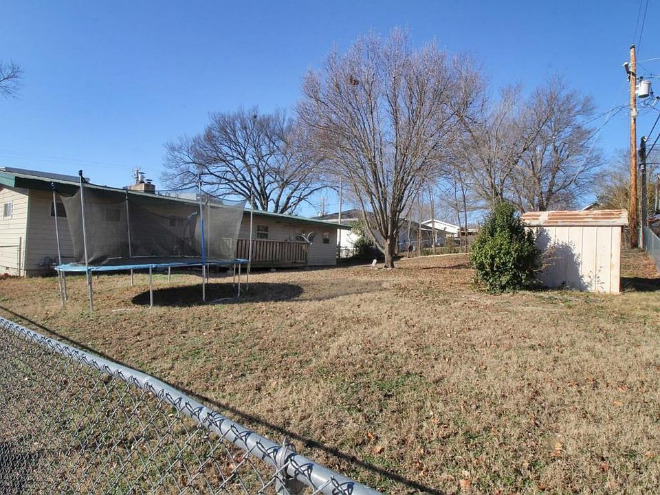 2nd image of 1711 Colonial Dr
