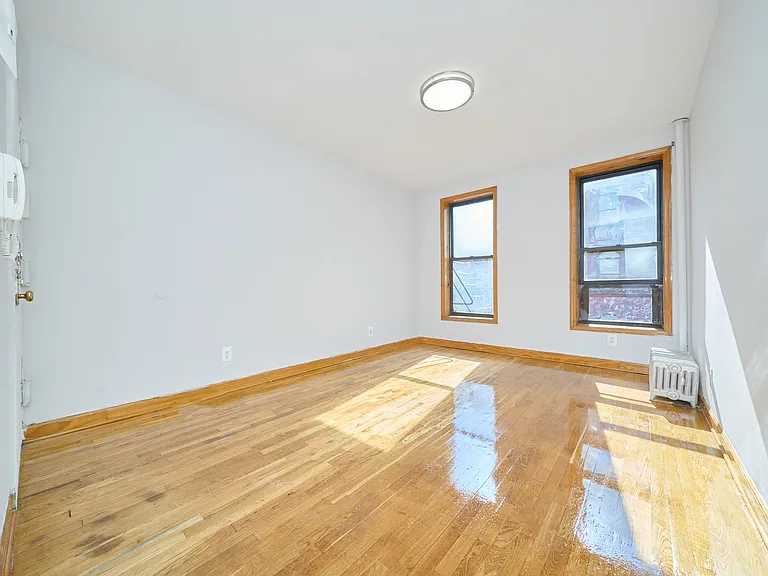 331 W 43rd St #4B — Photo 2