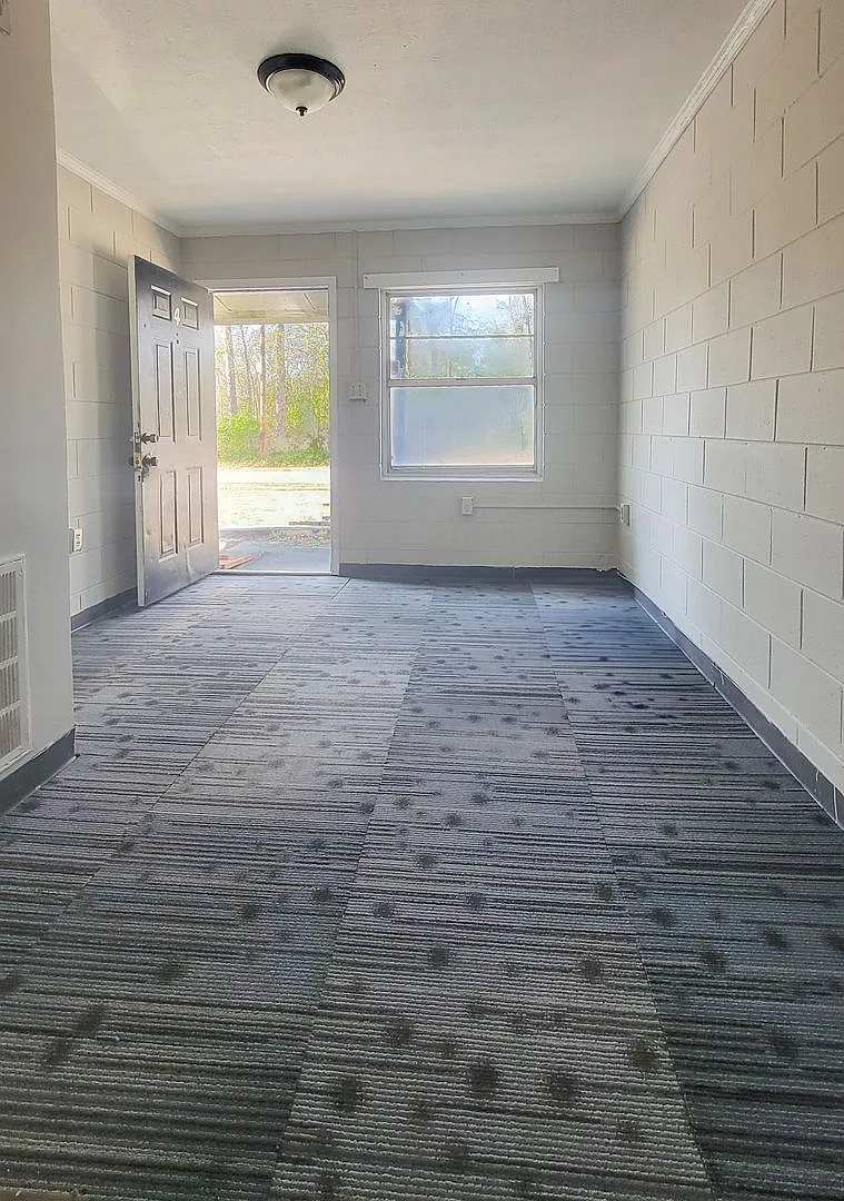 2 Bdrm 1 Bath — Photo 3