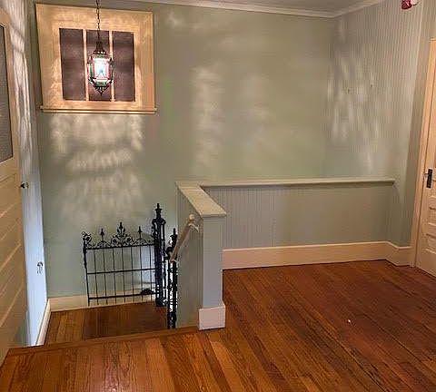 Upstairs landing. Take the stairs or the elevator!