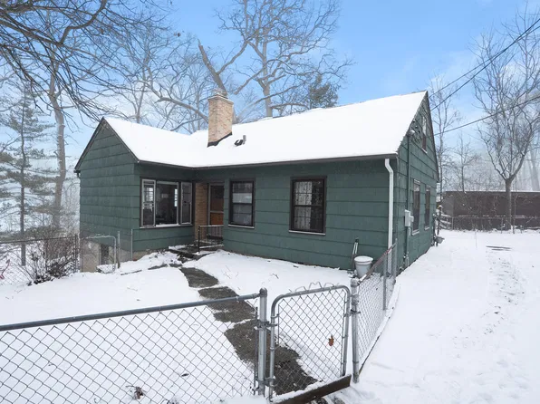 2400 Crest Dr, Kalamazoo, MI 49008